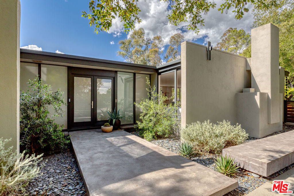Properties 2 1280 Glen Oaks Boulevard