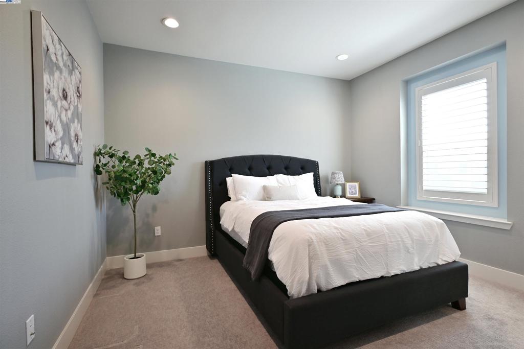 NEWARK - Residential