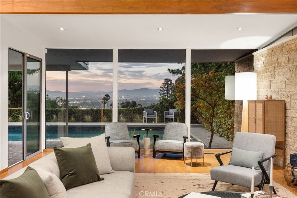 Photo of 3511 Stonehill Place, Sherman Oaks, CA 91423 (MLS # SR25189995)