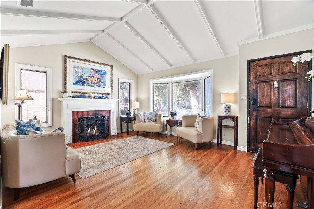 328 Poinsettia