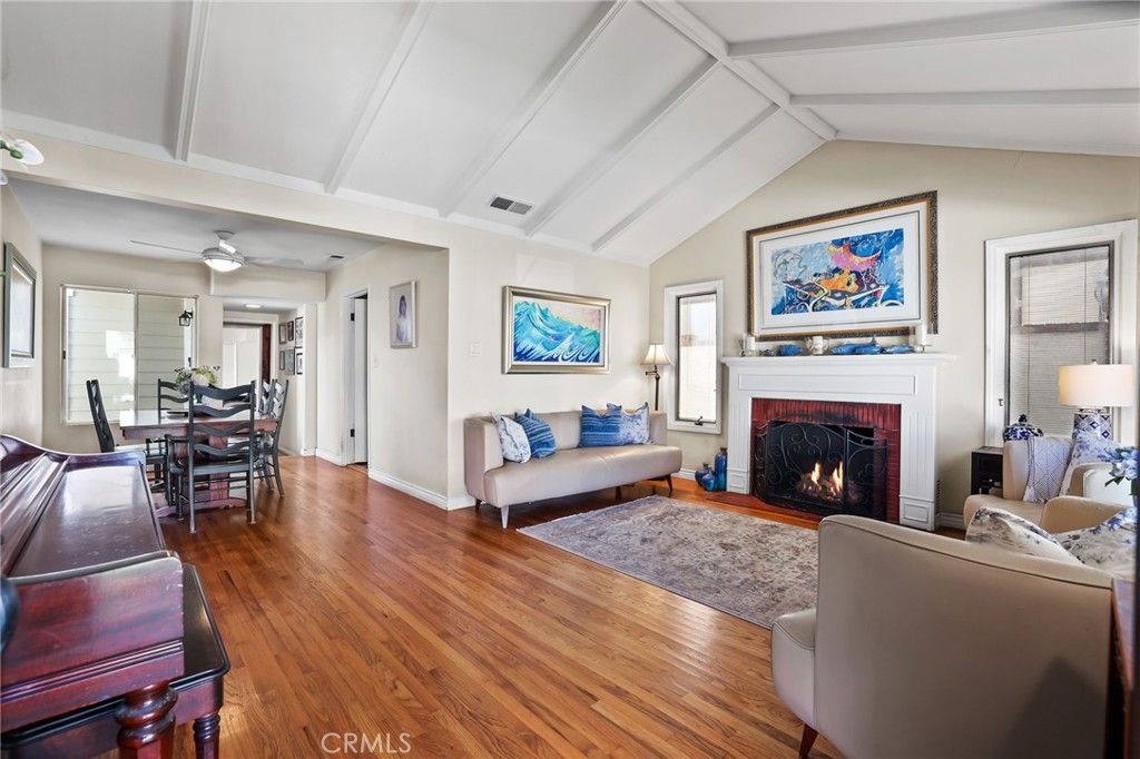 Photo of 328 Poinsettia Ave, Corona Del Mar, CA 92625 (MLS # OC25244691)