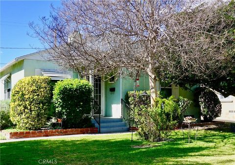 Photo of 2213 N Valley Street, Burbank, CA 91505 (MLS # GD26040818)