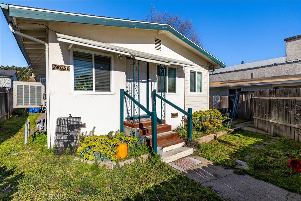 7405 El Camino Real