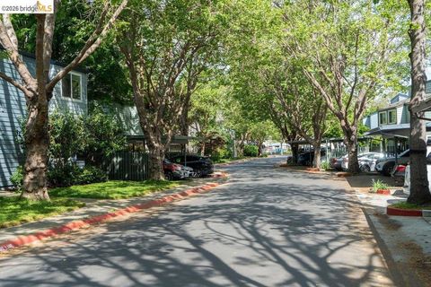 Photo of 91 Emery Bay Dr Dr, Emeryville, CA 94608 (MLS # 41129606)