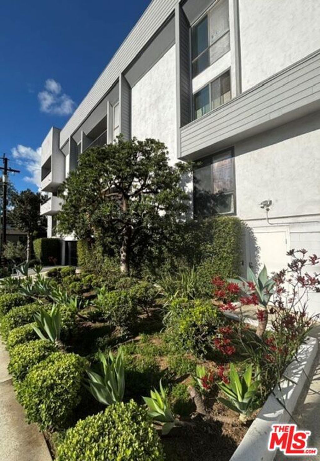 Photo of 906 N Doheny Drive #221, West Hollywood, CA 90069 (MLS # 26714913)