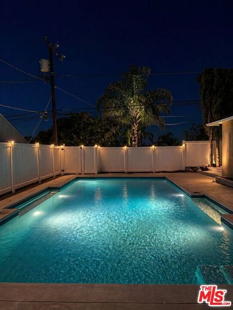 Photo of 9811 N Cabanas Avenue, Tujunga, CA 91042 (MLS # 26829433)