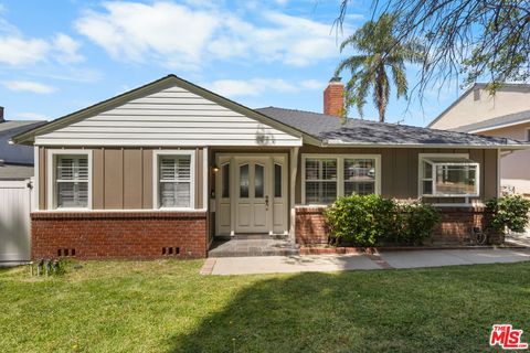 Photo of 9811 N Cabanas Avenue, Tujunga, CA 91042 (MLS # 26829433)
