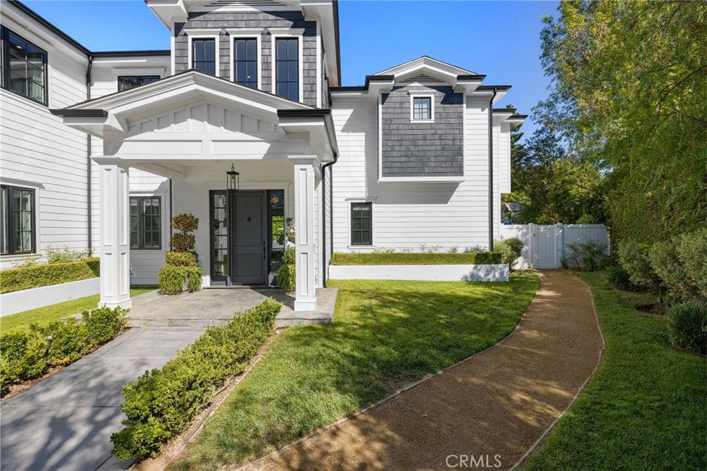 Photo of 5230 Bianca Avenue, Encino, CA 91316 (MLS # SR25220726)