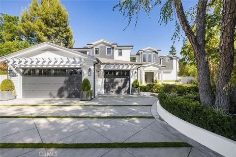 Photo of 5230 Bianca Avenue, Encino, CA 91316 (MLS # SR25220726)