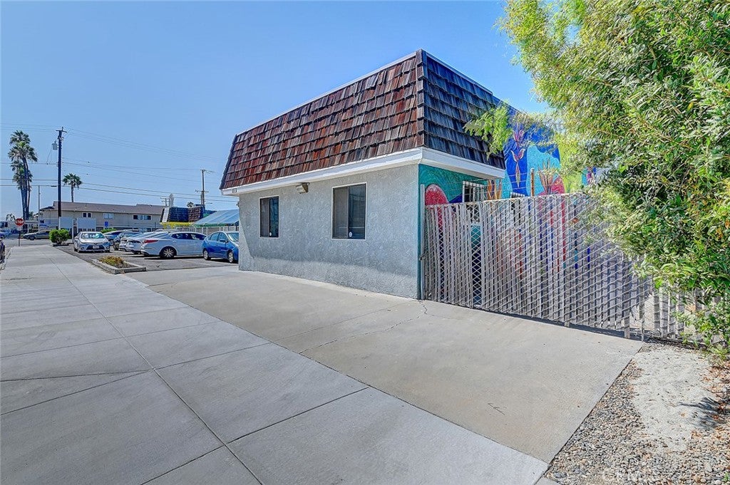 2715 E 56th Street