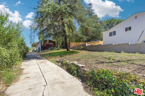 Photo of 1316 N Avenue 46, Los Angeles, CA 90041 (MLS # 26988271)