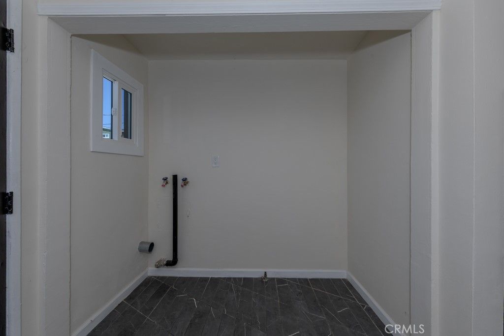 listing image 130727745295009375599