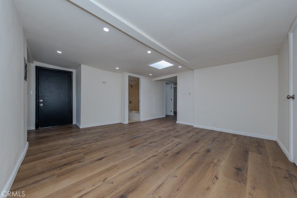 listing image 130723250751761815332