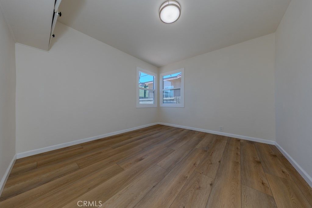 listing image 130725392718330199119