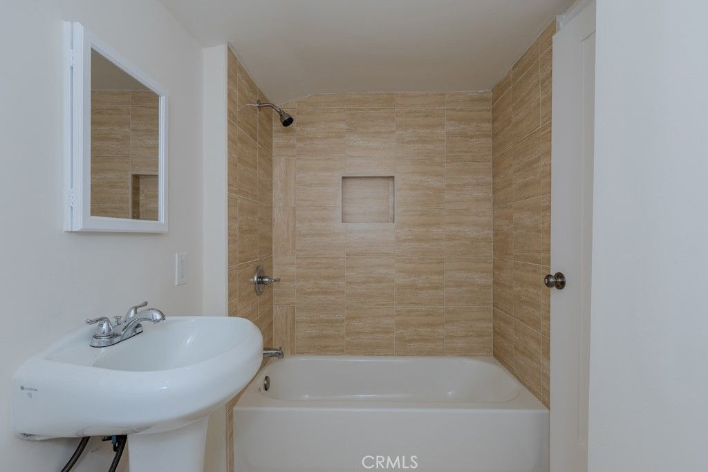 listing image 130721683454188520349