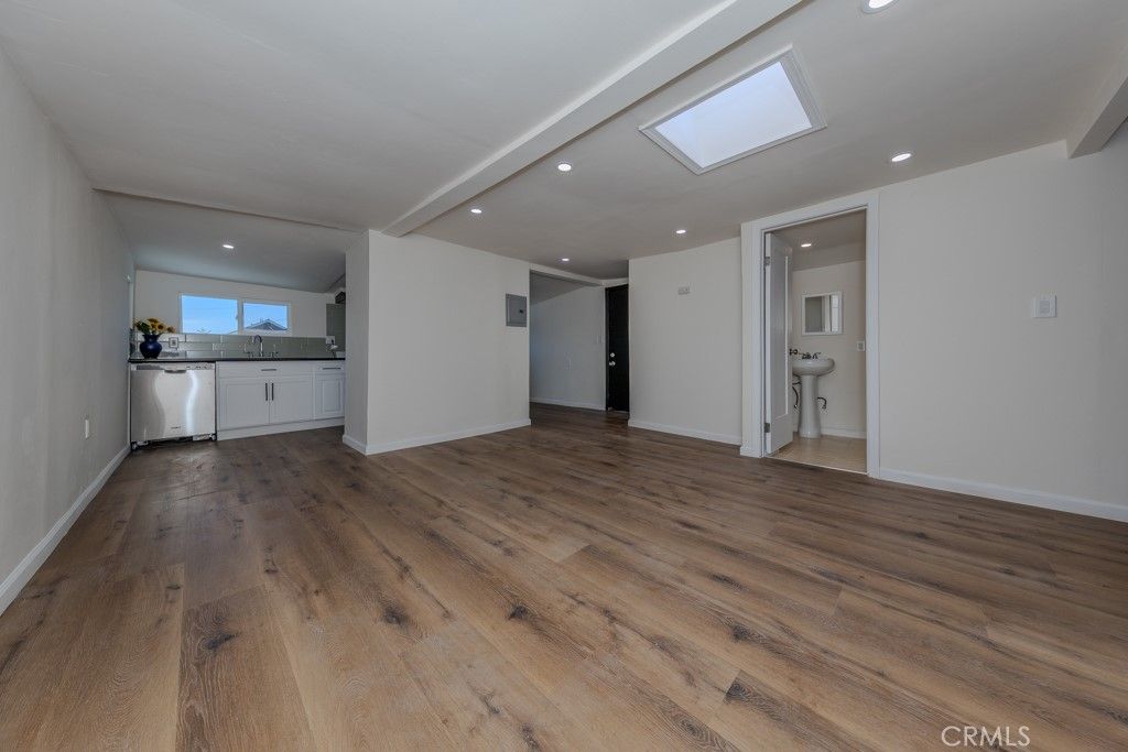 listing image 130720062383574016510