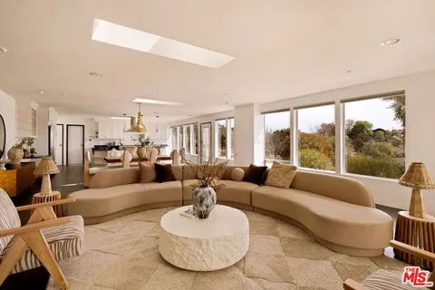 7401 Studio Road, Canoga Park, CA 91304 - MLS#: 25511369