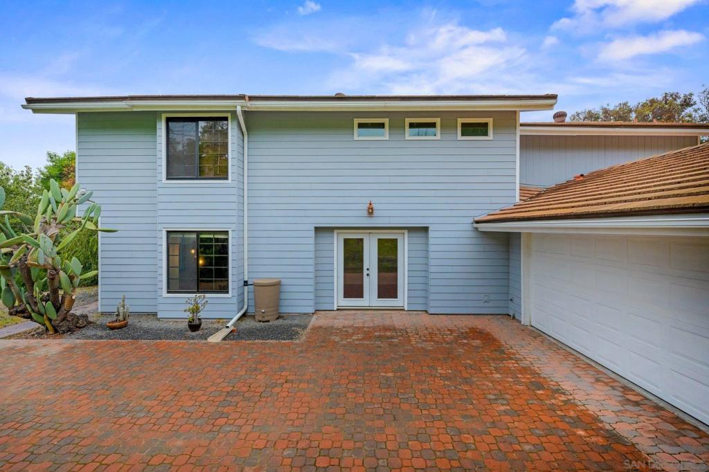 2278 Bautista Avenue