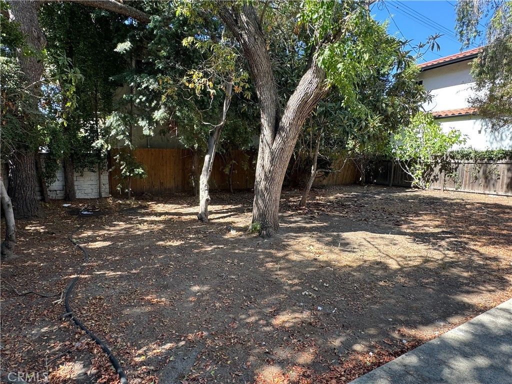 Photo of 315 N Martel Avenue, Los Angeles, CA 90036 (MLS # BB25227819)