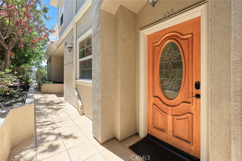 2745 Montrose Avenue 102