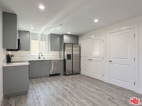 Photo of 11512 Oxford Avenue #G, Hawthorne, CA 90250 (MLS # 26845297)