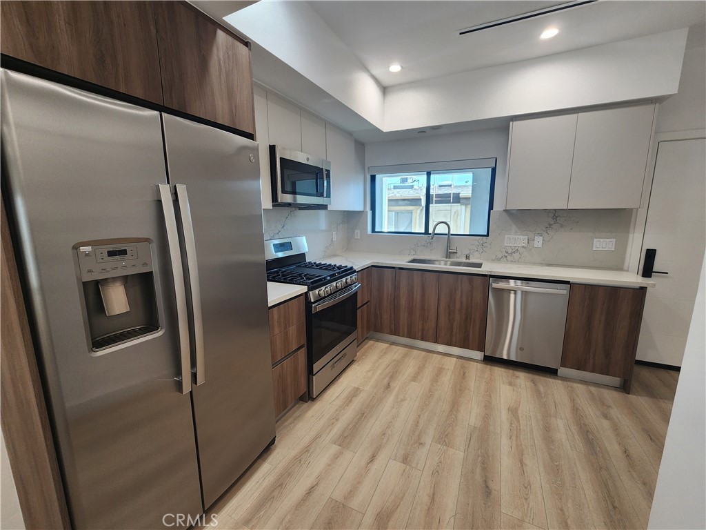 Brand New Construction near Valley College.
This 2 bedroom 2.5 bath Unit has luxury vinyl flooring throughout, recessed lighting, stainless steel appliances and quartz countertops in kitchen.
High ceilings on all floors. Property has its own private rooftop deck for relaxation and outdoor space, perfect for entertaining spot. Washer and Dryer included. 2-car Carport parking spaces.
Small pet is ok.
One year lease
Water & Trash are included.
Conveniently located to freeways, shopping, restaurants.