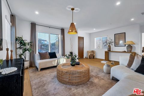 Photo of 7832 Croydon Avenue, Los Angeles, CA 90045 (MLS # 25615959)