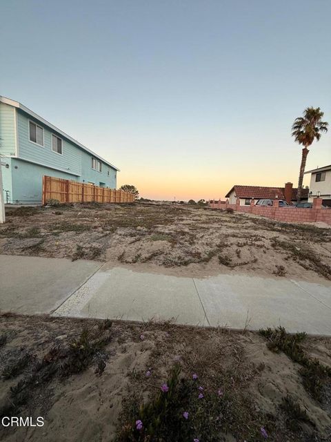 Photo of 920 CATAMARAN Street, Oxnard, CA 93035 (MLS # V1-31974) Photo of 920 CATAMARAN Street, Oxnard, CA 93035 (MLS # V1-31974)