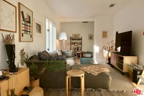 Photo of 466 Wren Drive, Los Angeles, CA 90065 (MLS # 25625493)