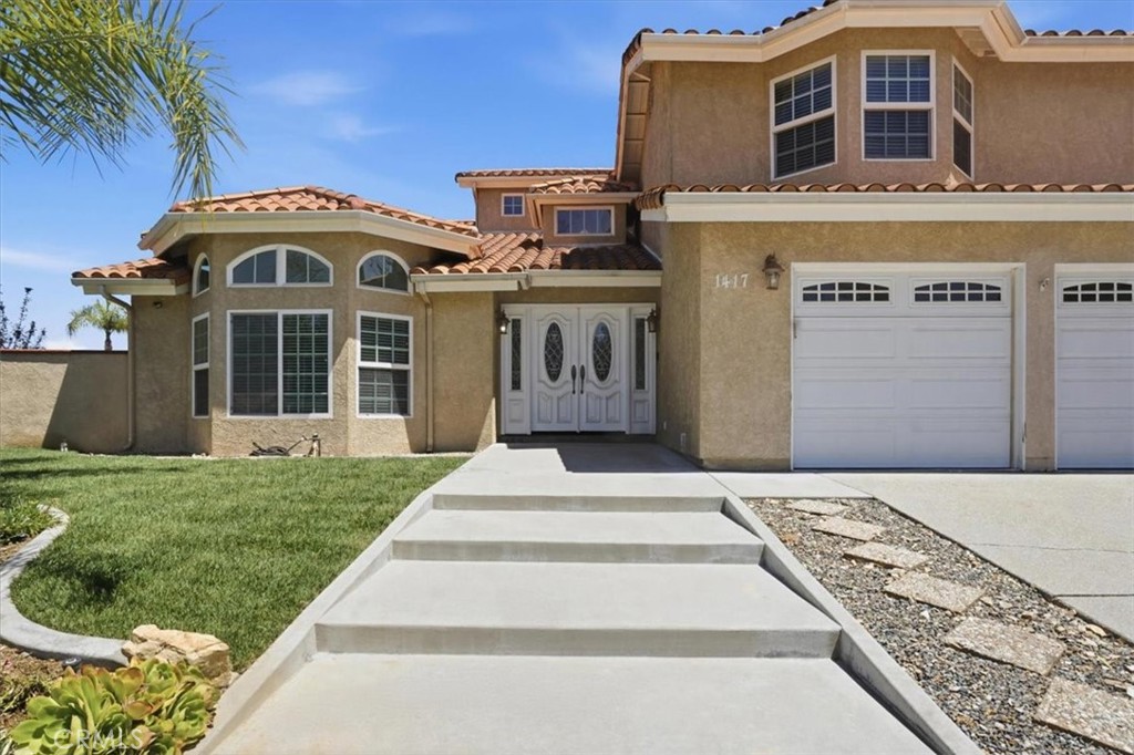 1417 Avenida Entrada