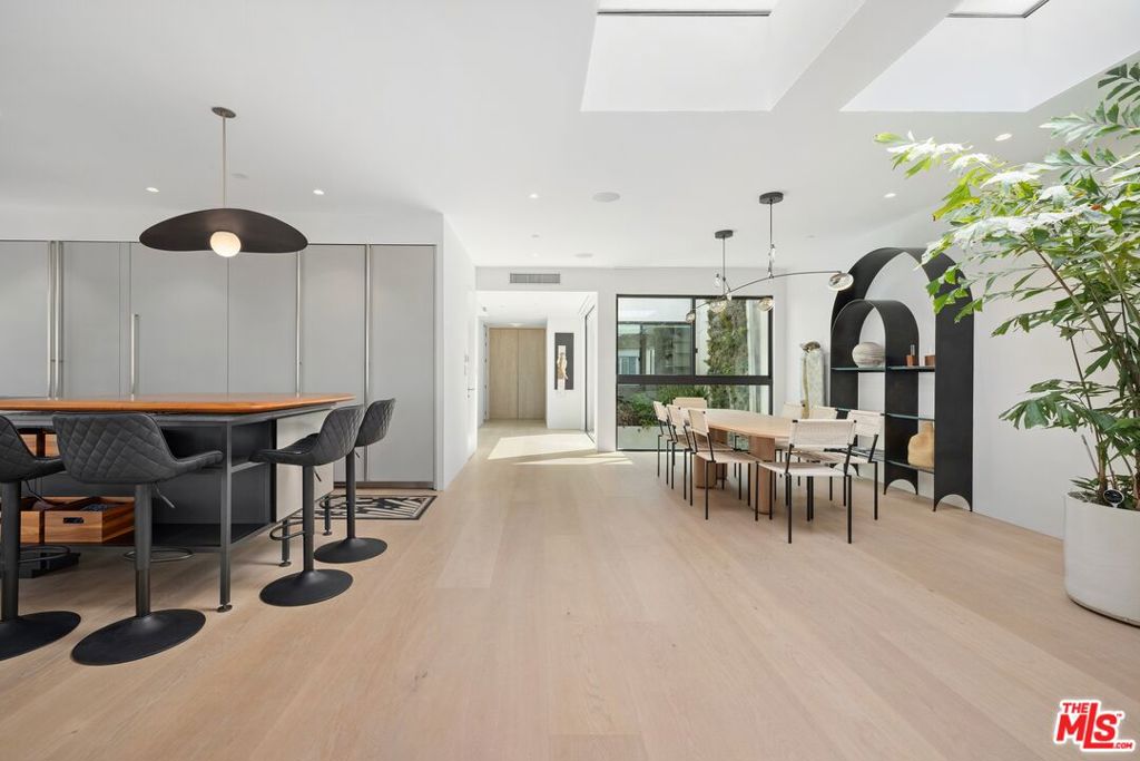 10 Ocean Park Boulevard 1