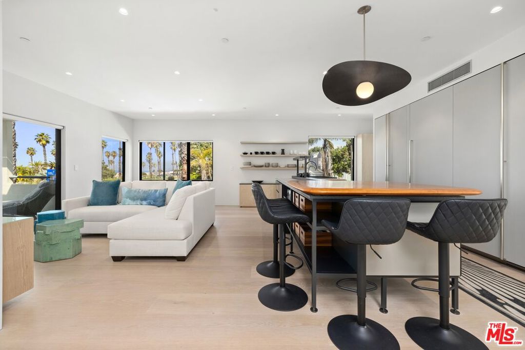 10 Ocean Park Boulevard 1