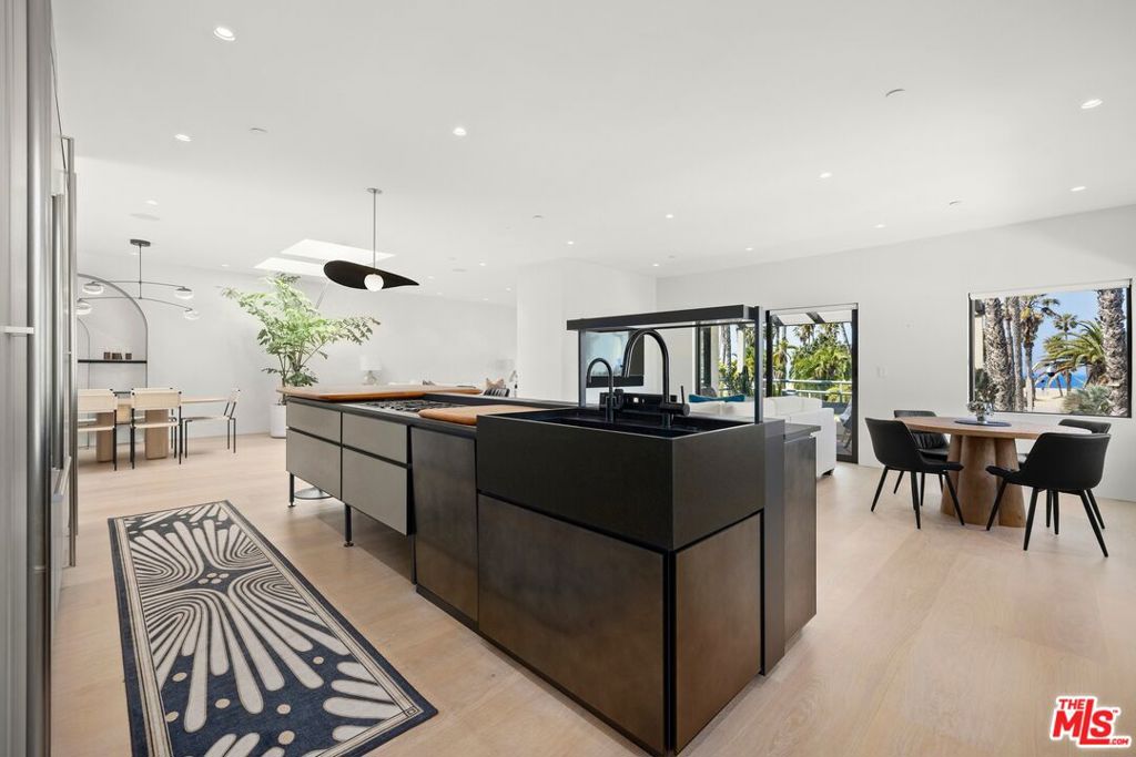 10 Ocean Park Boulevard 1