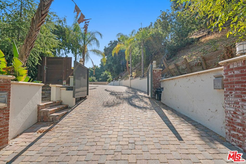 3200 Oakley Drive