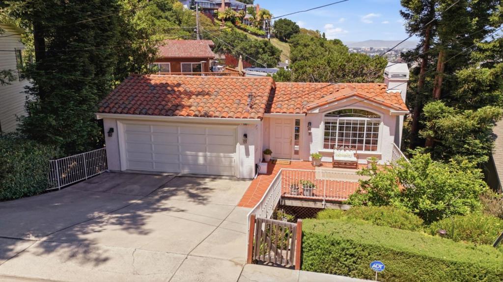 1580 Winding Way