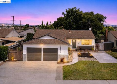 Photo of 15512 Farnsworth St ST, San Leandro, CA 94579 (MLS # 41138894)