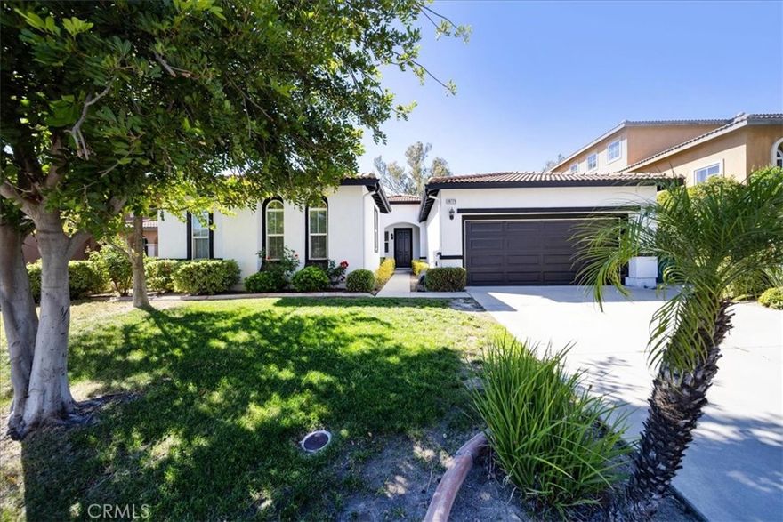Discover this fantastic single-story home boasting 2420 square feet of comfortable living space. This move-in ready residence features 4 bedrooms, 2.5 bathrooms, and a spacious 2-car garage. Inside, you'll find a formal living and dining area, as well as an expansive kitchen with brand-new granite countertops and a stainless steel sink. The master suite bathroom offers double sinks, a soaking tub, and a walk-in closet for your convenience. The other three bedrooms, each with new ceiling fans. A guest bathroom adds to the functionality. Recent updates include new flooring throughout the living room, family room and all bedrooms, along with newer exterior paint. Enjoy outdoor relaxing or entertaining under the new gazebo in the backyard, with scenic golf course views and no homes behind for added privacy. Located in a prime Murrieta area, close to top schools, easy freeway access to I-15 and I-215, nearby wine country, shopping, more. Don’t miss this wonderful opportunity!