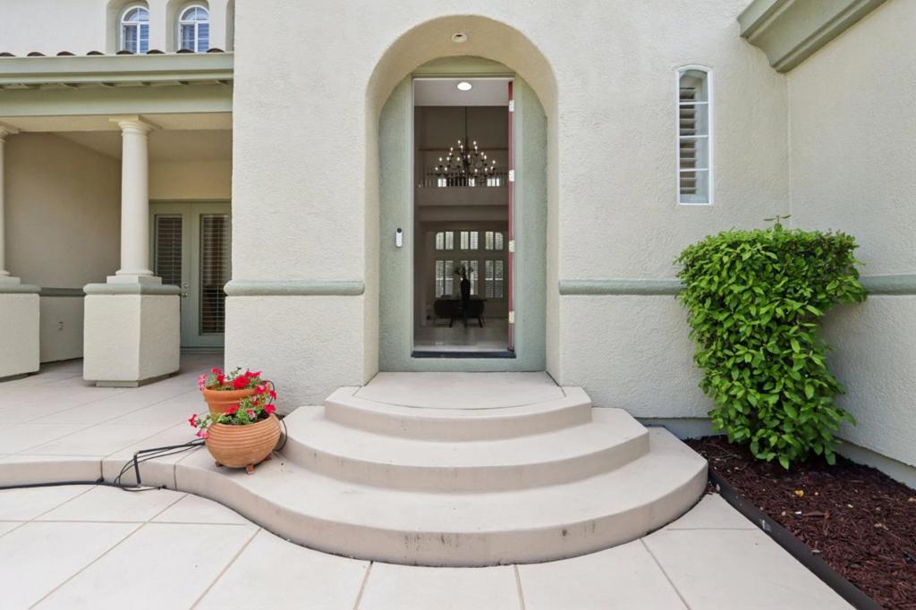 5867 Gleneagles Circle