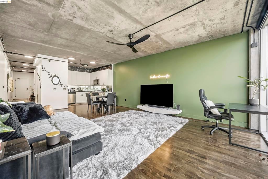 311 Oak St. ST