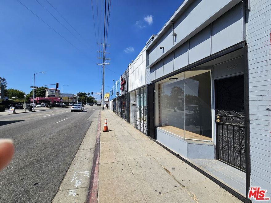 Central Los Angeles commercial space available now! Current Use is Commercial Store. Bring your established business or start your new idea here and take advantage of 35,000-40,000 daily commuters. On the border of Hollywood and Hancock Park in a well established commercial corridor with walking distance to multiple retail outlets and commercial businesses including grocery stores, acting schools, restaurants, etc. Easy to show. Call listing agent for more details.