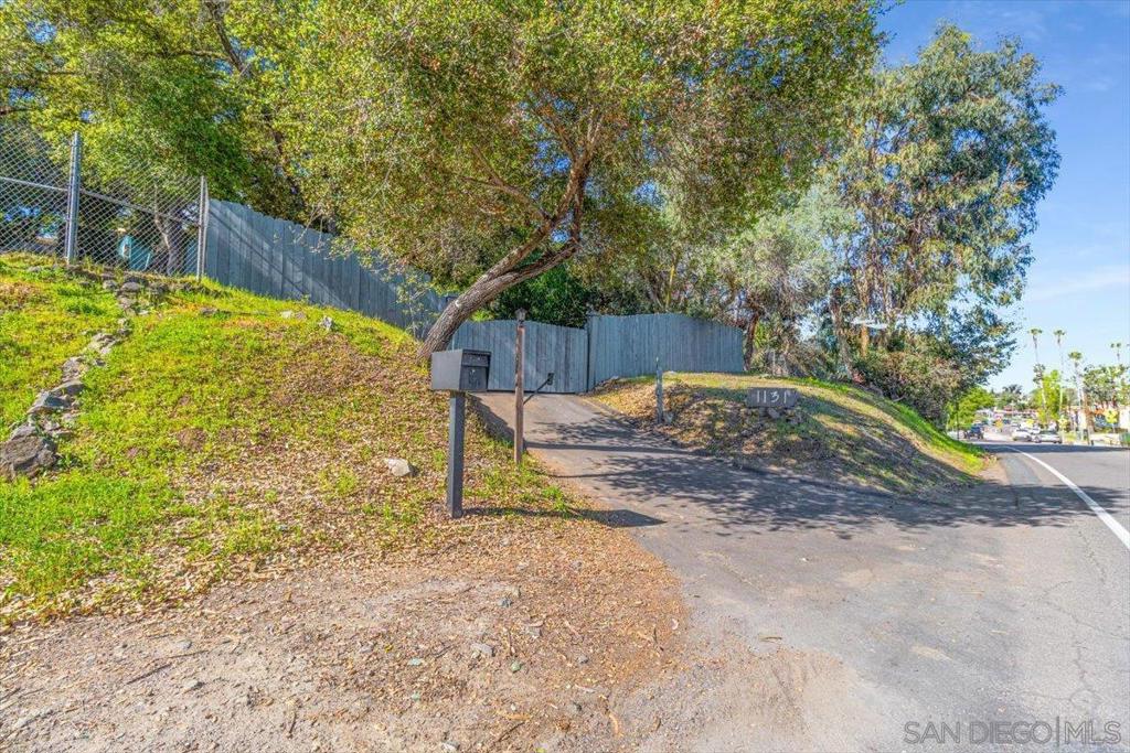 1131 Vale Terrace Dr