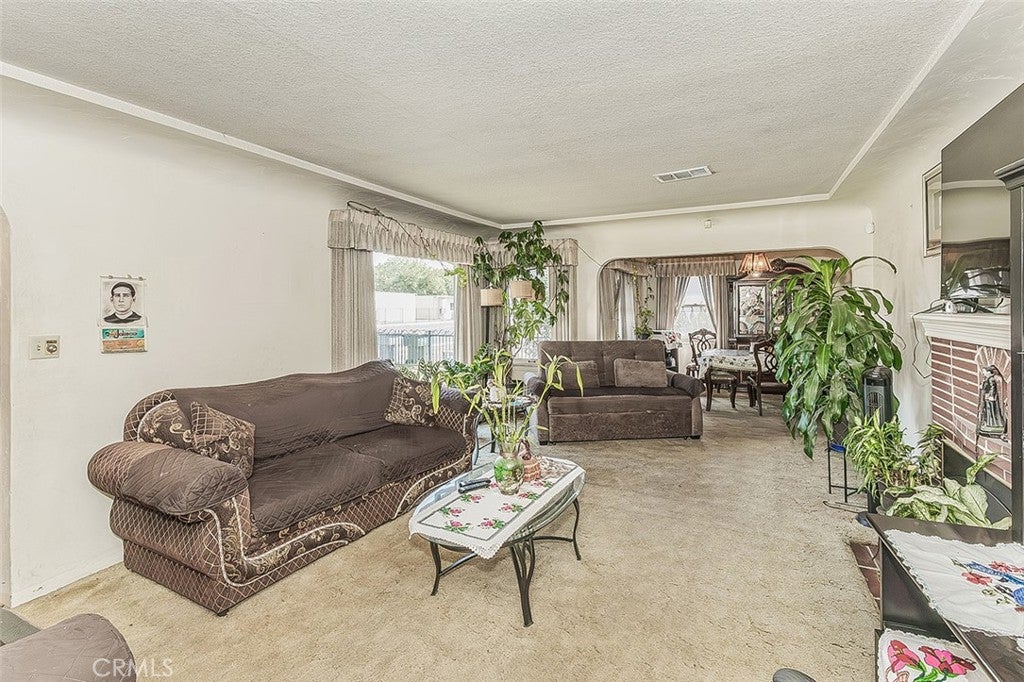 4704 E Tulare