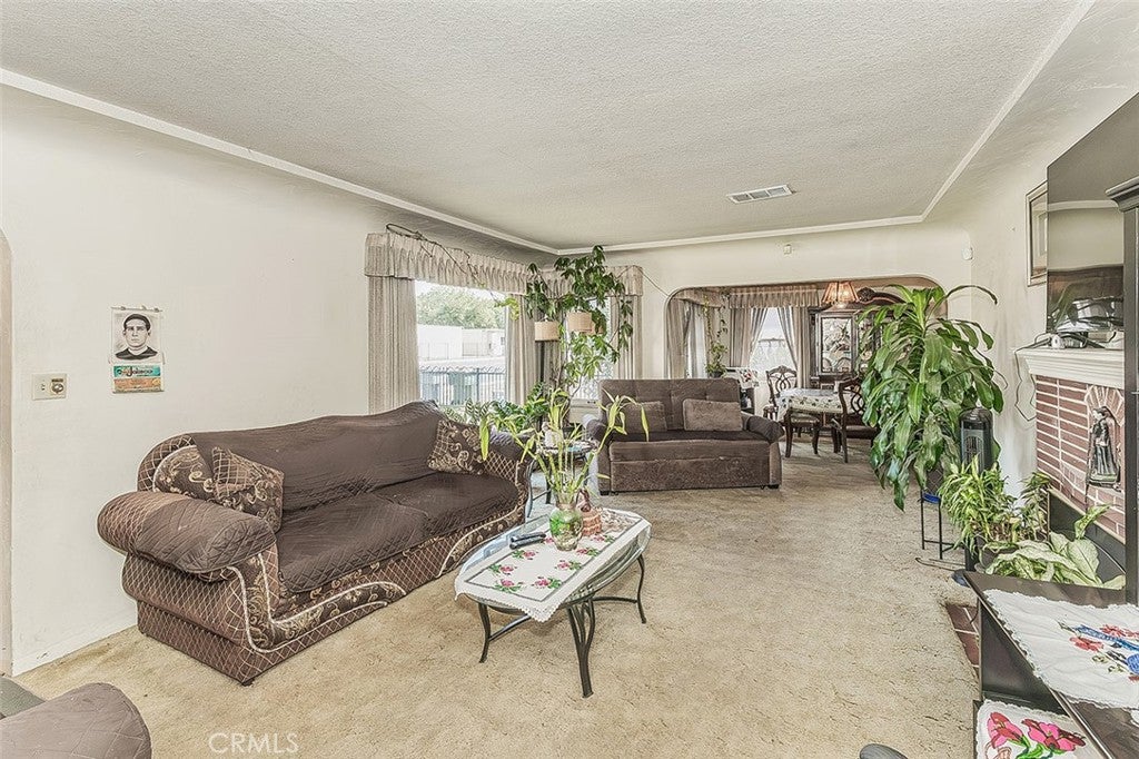 4704 E Tulare