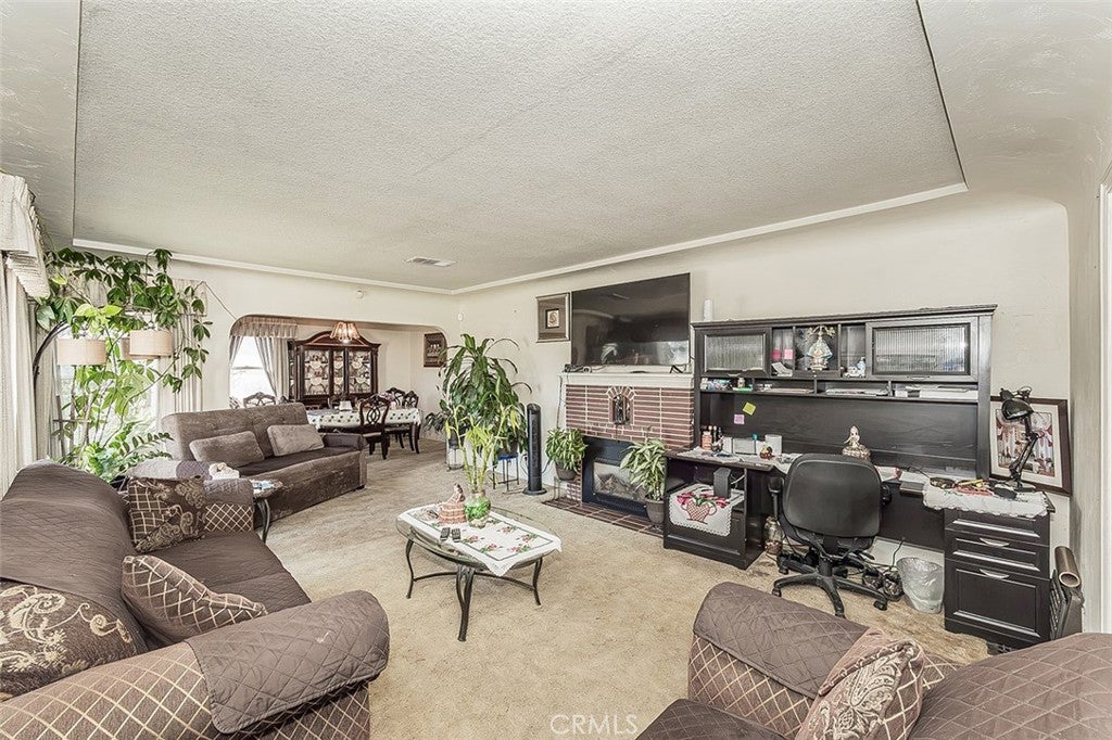 4704 E Tulare