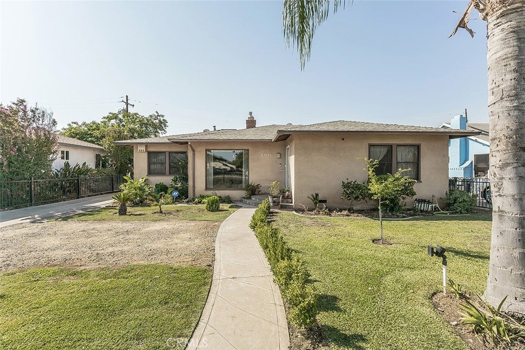 4704 E Tulare