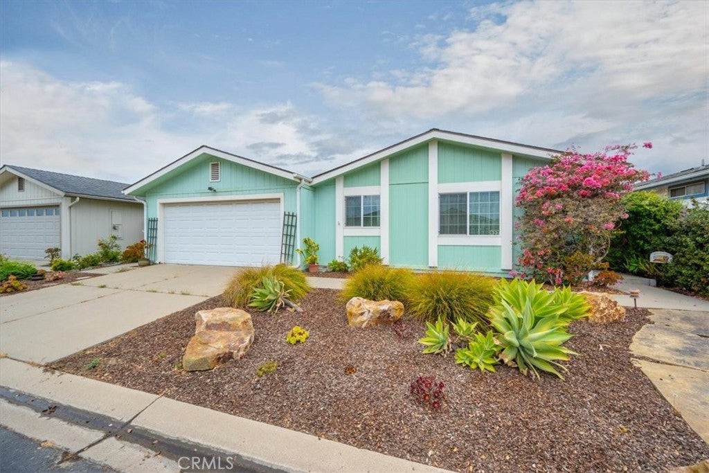 927 Vista Del Rio