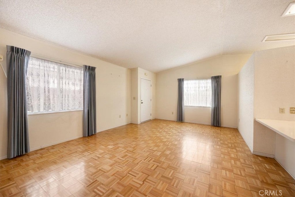 927 Vista Del Rio