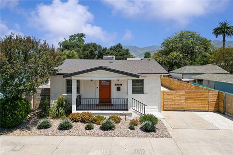 Photo of 2257 E Del Mar Boulevard, Pasadena, CA 91107 (MLS # AR26152414)