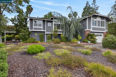 Photo of 978 Via Montanas, Concord, CA 94518 (MLS # 41132195)