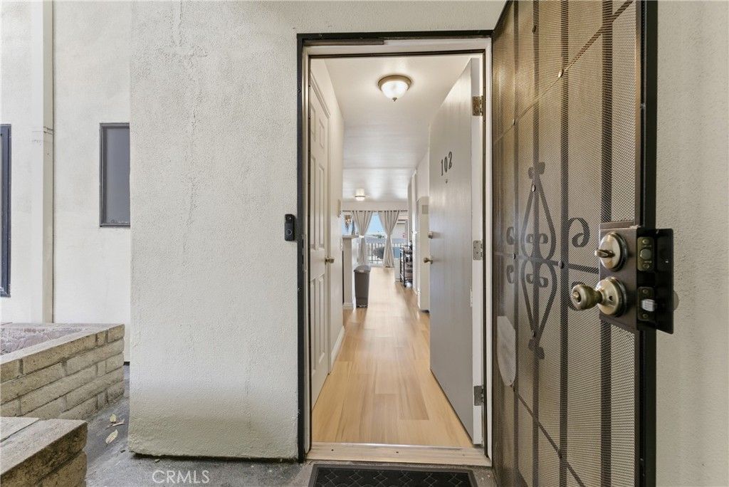 Photo of 1360 Redondo Ave #102, Long Beach, CA 90804 (MLS # DW26054916)